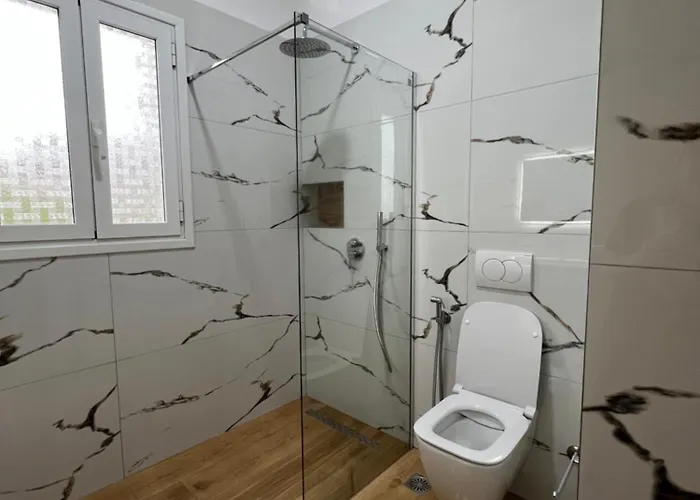 Henfjor & * Sarandë